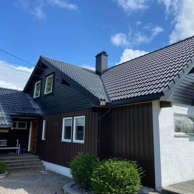 Toetasjes bolig med røde vegger