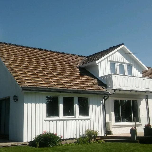 Bilde av hus med takarbeid